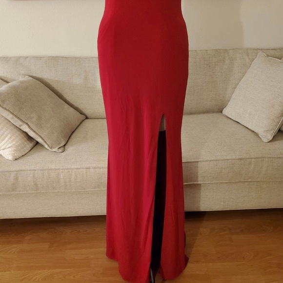 La Femme Caged Strappy-Back Gown size 6 in Red. - Picture 6 of 9